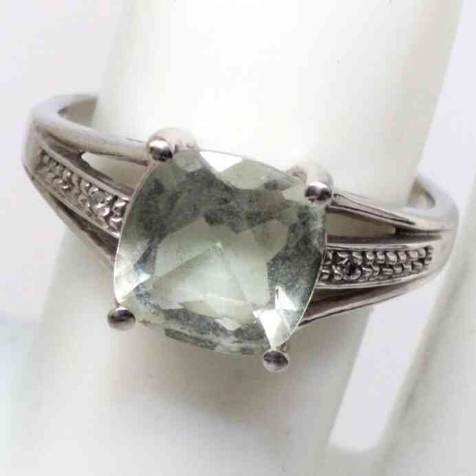 Aquamarine Elegant white gold VNTG ring size 6.25