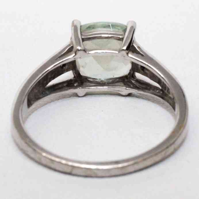 Aquamarine Elegant white gold VNTG ring size 6.25