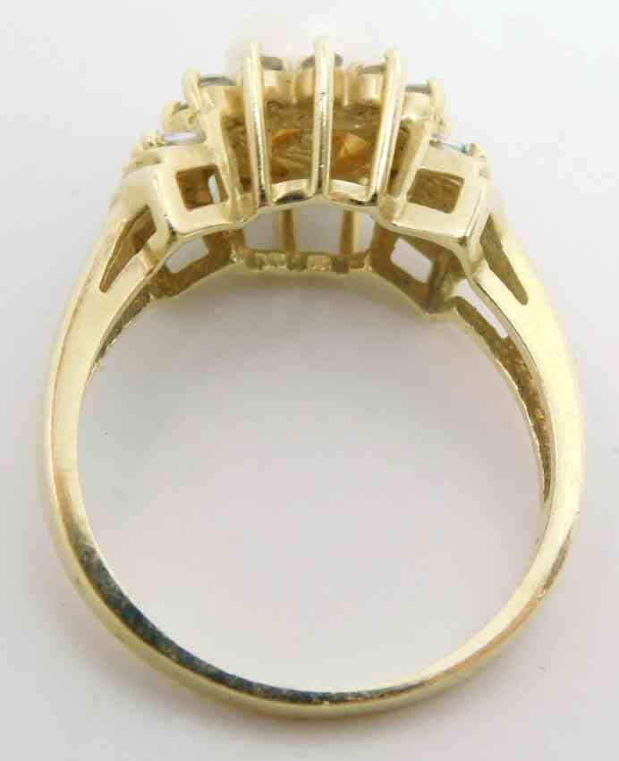 Deco style pearl and Diamond ring in 14K yellow gold