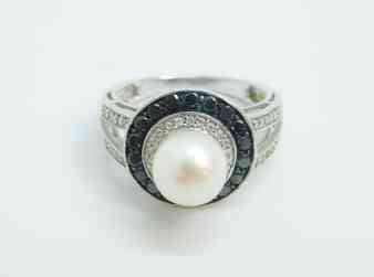 Art Deco designed diamonds and pearl statement ring