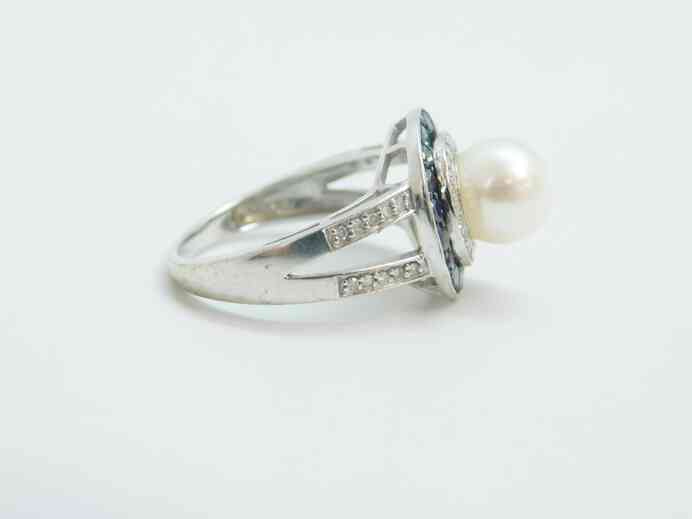 Art Deco designed diamonds and pearl statement ring